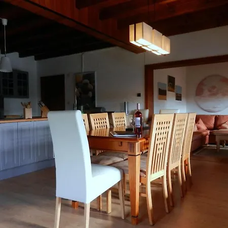 Casa vacanze In Meiserich With Swimming Pool Ulmen